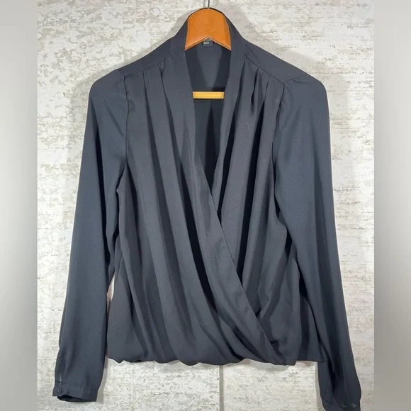 FOREVER 21 Black Flirty Front Crossed Blouse Size Large - Picture 1 of 8